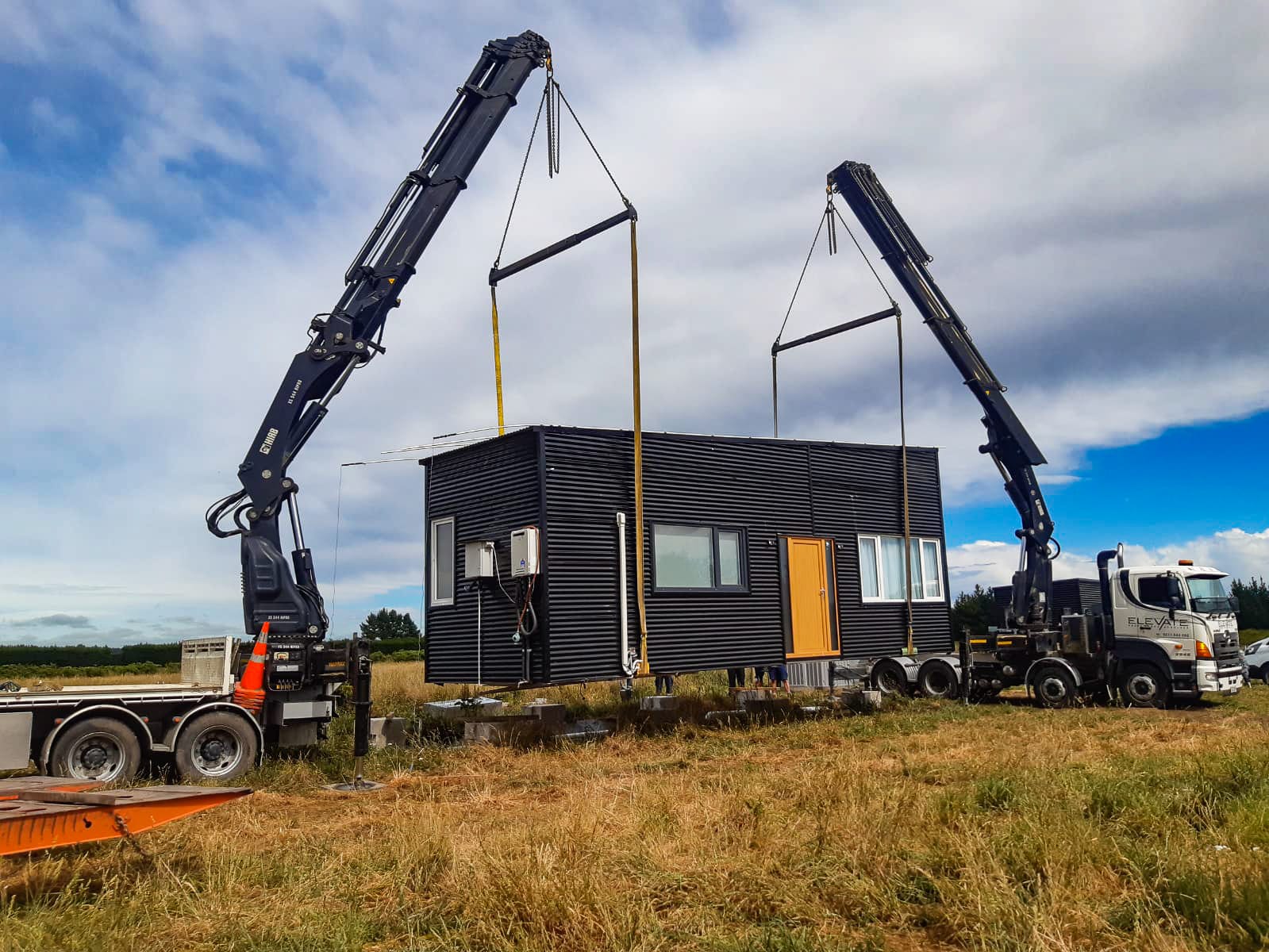 Elevate_transport_logistic_services_crane_truck_32