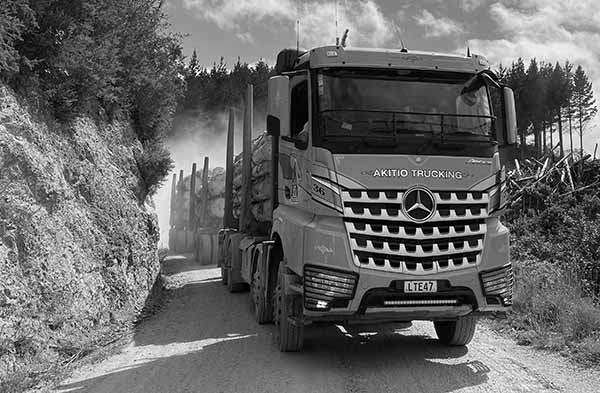 Akitio_truck_BW_crop